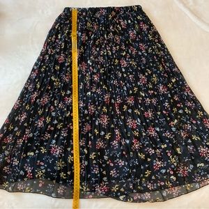 Suzy Shier floral flowy skirt